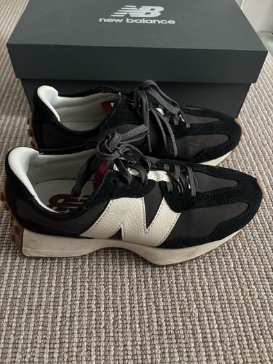 New Balance 327 trainers