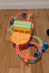 Thomas Train Glowing in The Dark track set PLUS EXTRA TRAINS