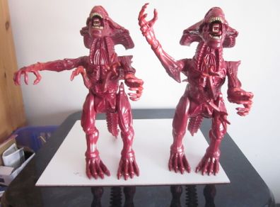 Pair of Xenomorph Alien Queen 12" Figure Deluxe