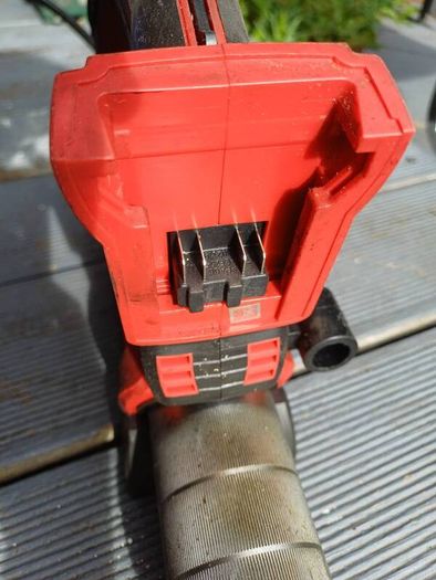 Milwaukee M18 18V Cordless Grease Gun (M18 GG) - Body Only