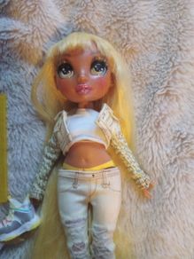 sunny maddison series 1 rainbow high doll