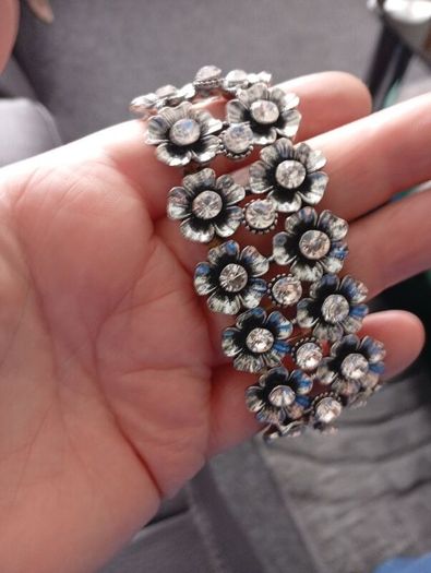 Cute bracelet very dressy