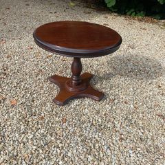 Classic Mahogany Pedestal Table