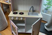 kids play kitchen