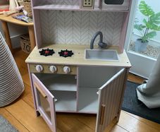 kids play kitchen