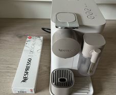 Nespresso Lattissima One and Descaling Kit