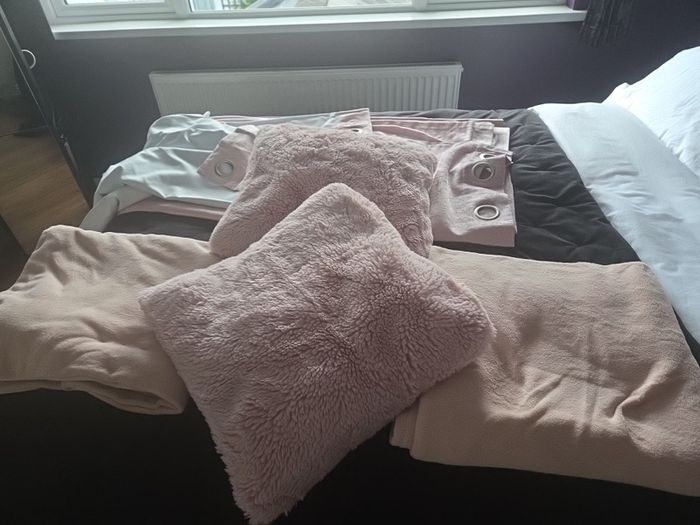 Curtains, cushions and throws
