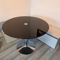 dinner rounded table glass black