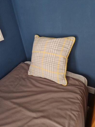 Single bed, excellent condition