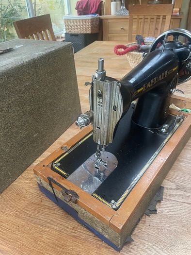 Beautiful Vintage 1950s "Emerald" Hand-Crank Sewing Machine with Case