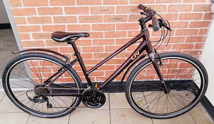 Ladies giant liv alight road bike hardly used