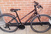 Ladies giant liv alight road bike hardly used