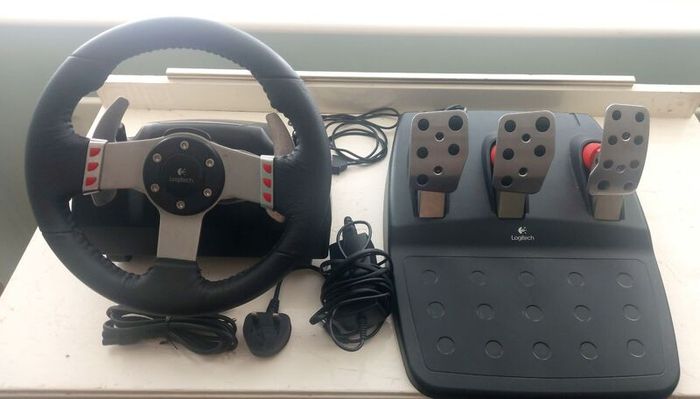 Logitech G27 PC Wheel and Pedals