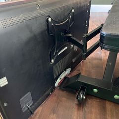 samsung 32inch tv with wall bracket.