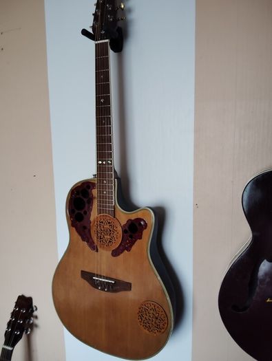 semi acoustic guitar
