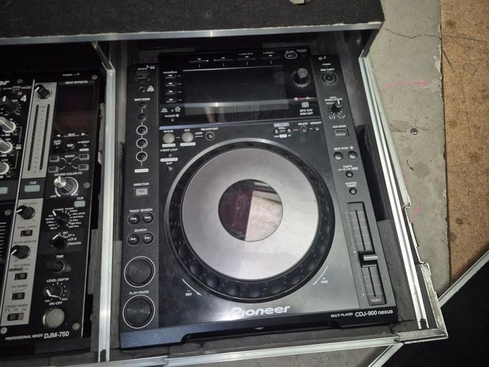 Cdj 900 Nexus X2 with flight case