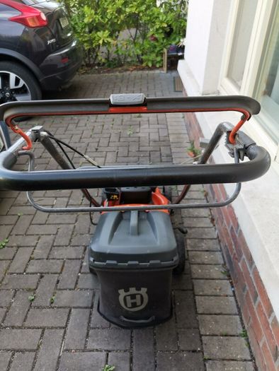 husqvarna. lawnmower LC140s