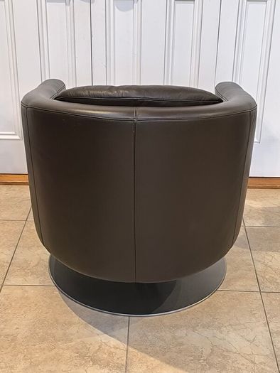 Original Natuzzi Italia "Liu" Leather Swivel Armchair - Excellent Condition