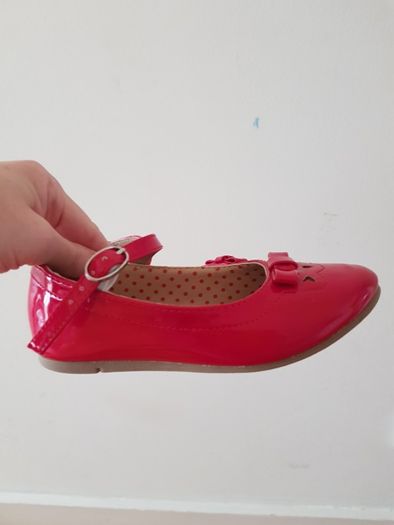 Girl's shoes