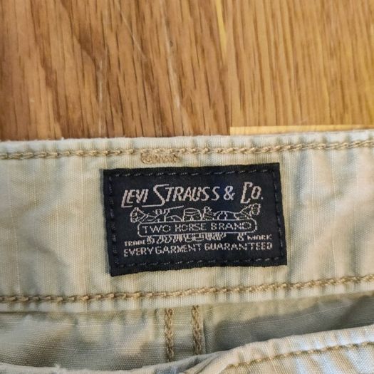 Levis Cargo Shorts (W38)