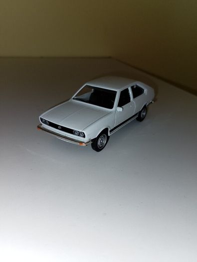 Volkswagen Passat 1:43 model car