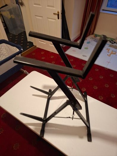 Amplifier Stand