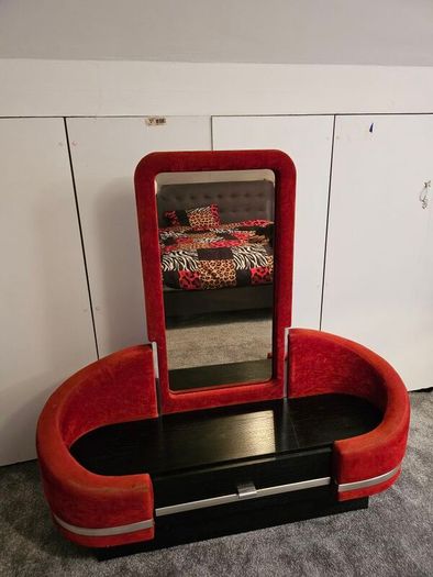 retro dress table