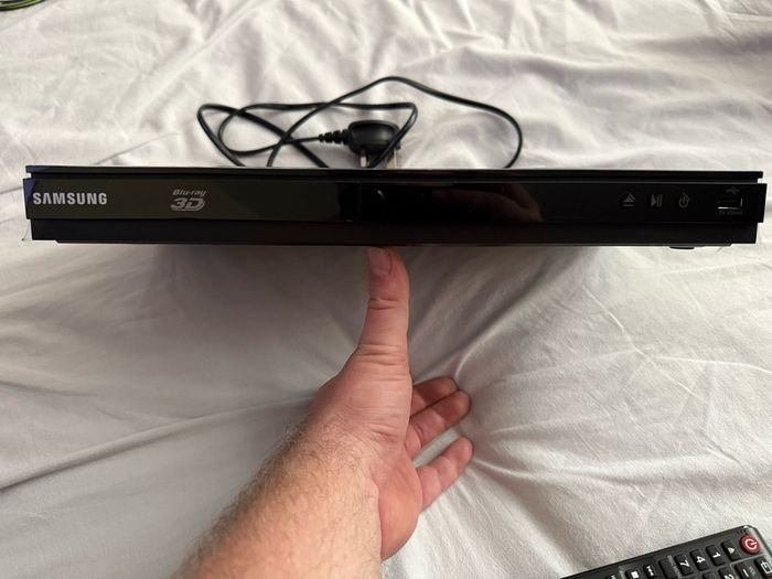 Samsung BD-E5500 Blu-Ray Player (NO REMOTE)