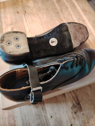 Irish dance, hard shoes, size 4.