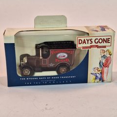 LLedo Diecast Model of Days Gone Bull Nose Morris Van Fisherman's Friend - 3843