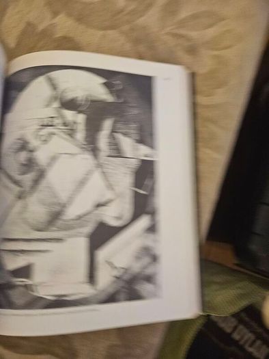 Art And Photography. By Arron Scharf. An Important Work On An Involved Subject,illustrated With More Than 250 Telling Black And White Pictures.  Large Volume Paperback In Good Condition.  See Photos For Same.