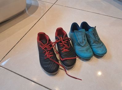 2 pairs Kids football boots, see pics