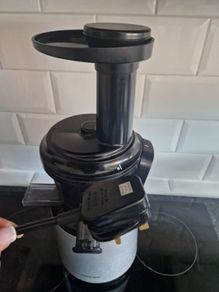 Slow juicer