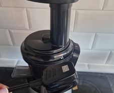 Slow juicer