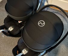 2 x cybex baby seats plus cybex isofix bases (price per set)