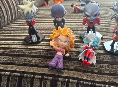 dragon ball figures Caulifla, Goku, Jiren,