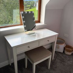 vanity table