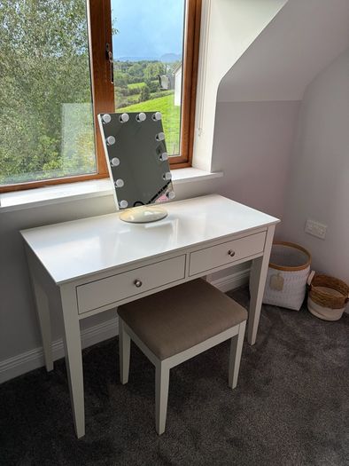 vanity table