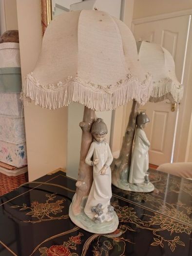 Vintage Nao by Lladro Lamp. Girl with Dog.