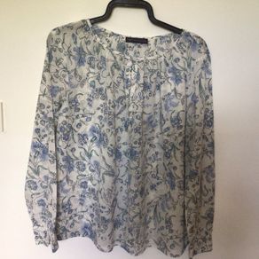 Price includes postage M&S long sleeve blue and white lightweight cotton blouse size 14