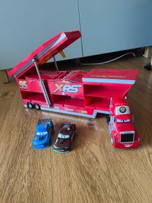 Disney Cars Lightning Mcqueen, Mack Carrier Stunt Race Toy Playset