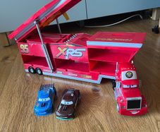 Disney Cars Lightning Mcqueen, Mack Carrier Stunt Race Toy Playset