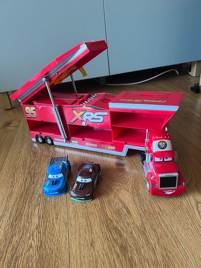 Disney Cars Lightning Mcqueen, Mack Carrier Stunt Race Toy Playset