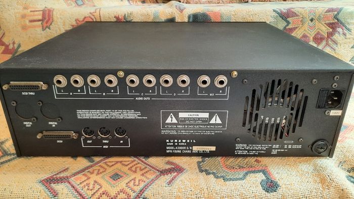 Kurzweil K2000R VAST Synthesizer