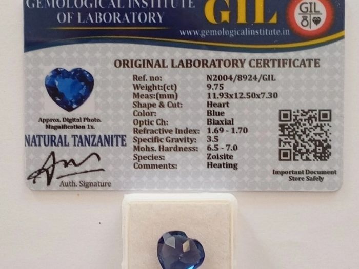 Stunning heart shaped Tanzanite with certificate