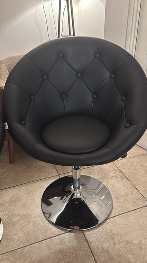 Black chairs x2 adjustable
