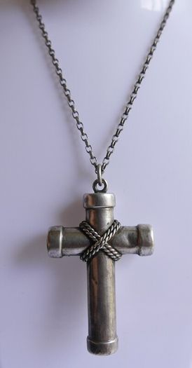 Vintage 925 Sterling Silver large Cross Pendant and Chain length 20" - 22g