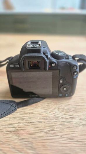 Canon EOS 100D + 18 55mm IS STM Lens + Lowepro Case Excellent Condition