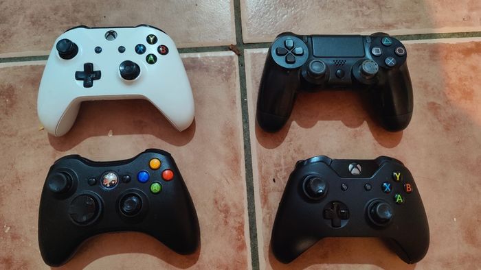 Xbox one and PlayStation 4 controllers spare / repair
