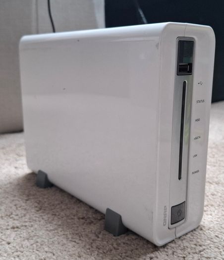 External Hard Drive Qnap Ts-112p 1.6ghz Cpu 512mb Ram 1 X 2tb Hard Drive Rj45 Usb Esata